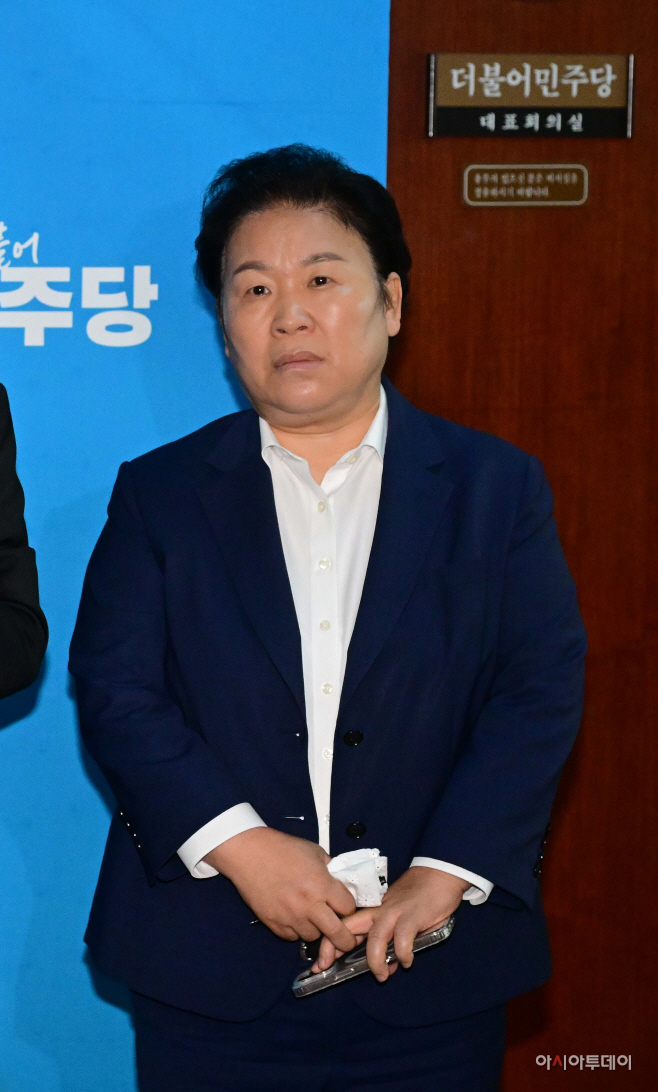 민주당 원내대책회의-05