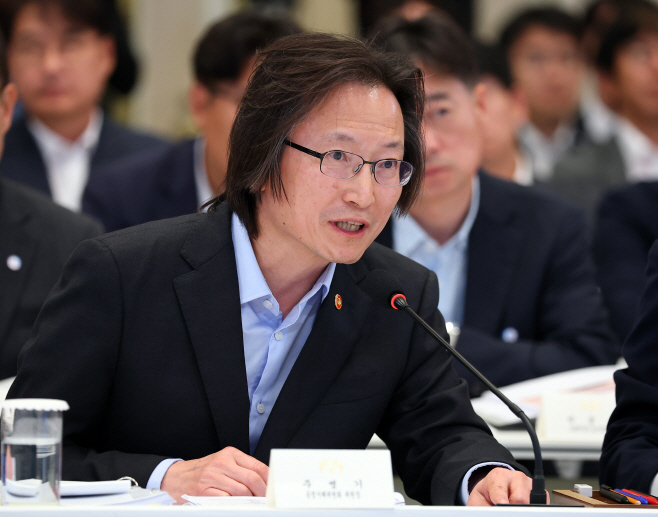 발언하는 주병기 공정거래위원장<YONHAP NO-3901>