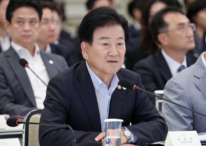 업무 보고하는 정동영 통일부 장관<YONHAP NO-2293>