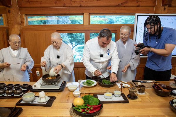 24.09.05_르꼬르동블루 학과장 진관사 방문 (6)