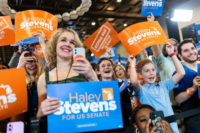 US-MICHIGAN-DEMOCRATIC-SENATE-CANDIDATE-HALEY-STEVENS-HOLDS-PRIM