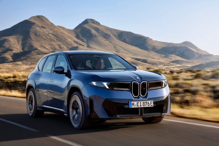 사진2-더 뉴 BMW iX3_정측면