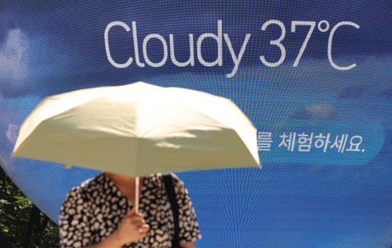 서울 폭염<YONHAP NO-4317>
