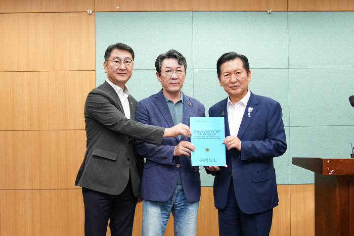사진 - 도의회 더불어민주당, 당 대표 후보들에게 정부 메가프로젝트 후속 계획 등 공약 반영 건의 (1)