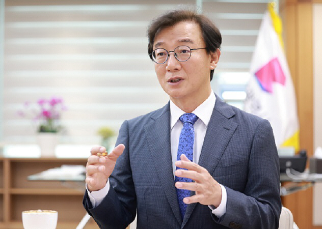 20260721 전재수 부산시장 시정관련 인터뷰(집무실) 02