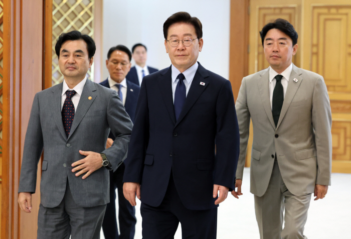 장성 진급 신고식 입장하는 이재명 대통령<YONHAP NO-2357>