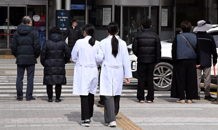 병원 찾은 환자 및 보호자들
