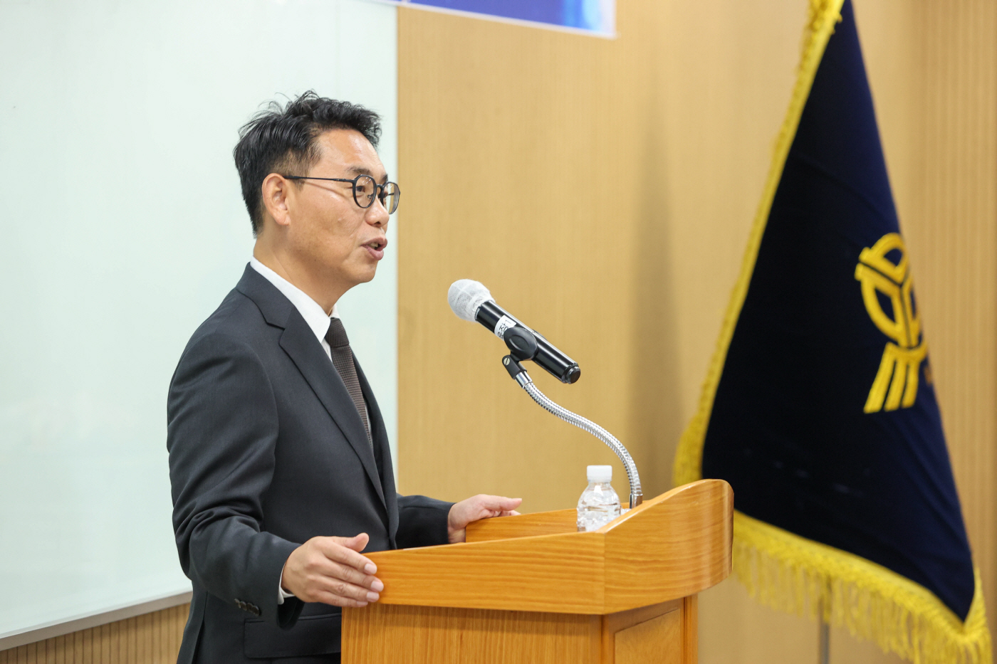 사진 2. 11일(화) 취임식에서 이종성 KCU NPL 대부 대표이사가 취임사를 하고 있다