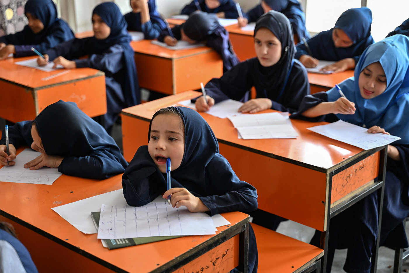 TOPSHOT-AFGHANISTAN-WOMEN-EDUCATION <YONHAP NO-2731> (AFP)
