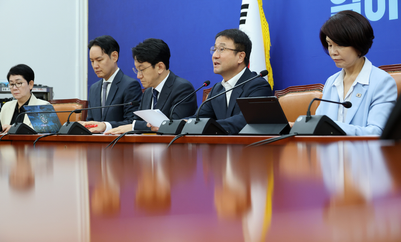 민주당 원내대책회의<YONHAP NO-2848>