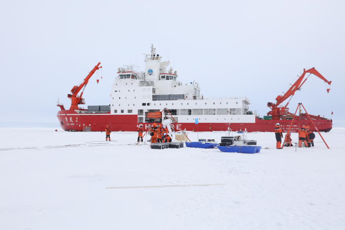 (EyesOnSci) CHINA-16TH ARCTIC OCEAN SCIENTIFIC EXPEDITION-ICE STATION OPERATION (CN)