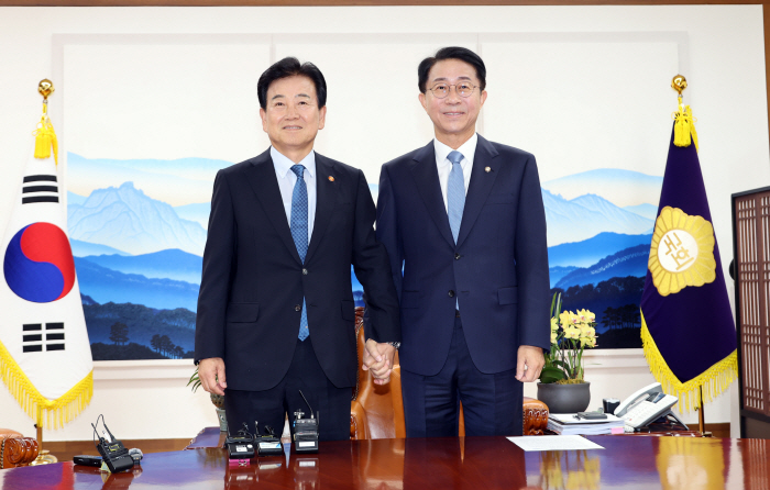조정식 국회의장, 정동영 통일부 장관 접견<YONHAP NO-5020>