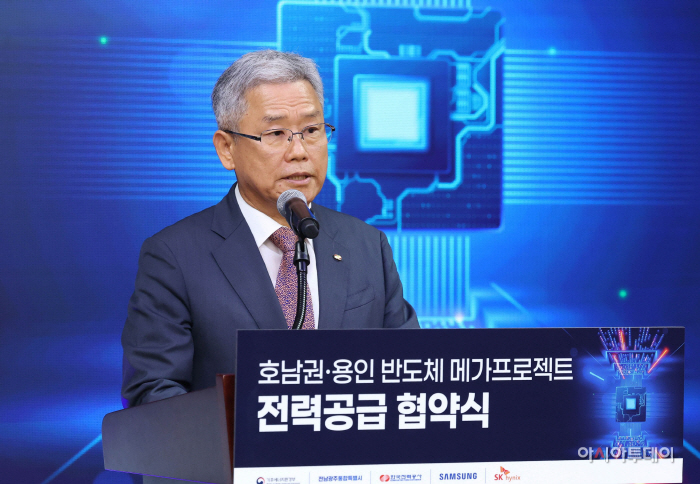 (보도사진1) 협약식에서 인사 말씀중인 한전 김동철 사장