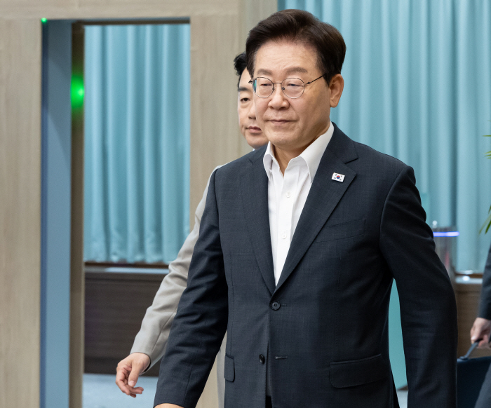 이재명 대통령, 수석보좌관회의 입장