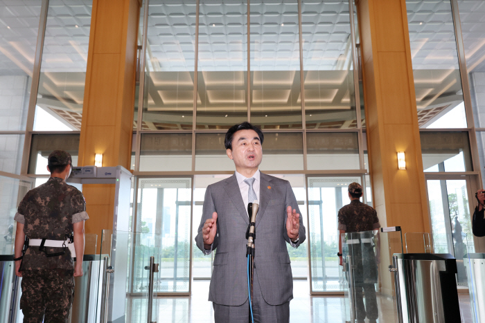 안규백 국방부 장관 답변<YONHAP NO-3524>