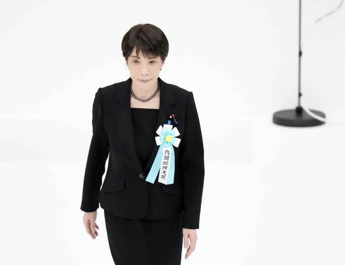 일본 전몰자 추도식에 참석한 다카이치 총리<YONHAP NO-3203>