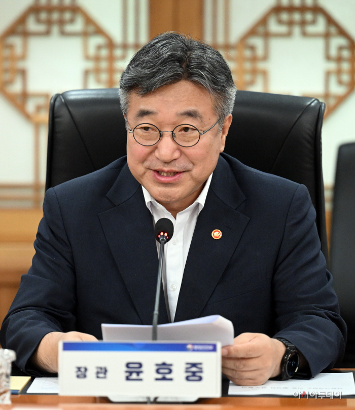 인사말하는 윤호중 행정안전부 장관