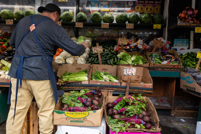 US-PRICE-OF-LETTUCE-DROPS,-AS-CYCLOSPORA-CONCERNS-SCARE-CONSUMER