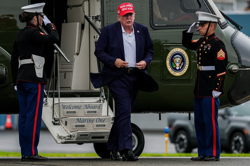 Trump <YONHAP NO-2940> (AP Photo/Julia Demaree Nikhinson)