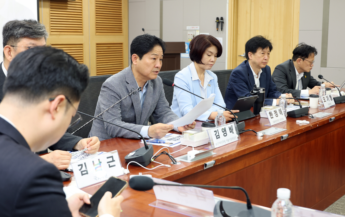 더불어민주당, 청년 주거난 대책 간담회<YONHAP NO-1871>