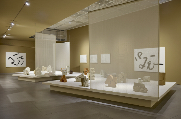 Installation view, Lee Kang So Emergence and Dissolution, LOTTE Museum o...