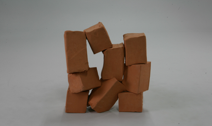 4. Lee Kang So, Becoming-16-C-113, 2016, Ceramic. 47x18x50cm.