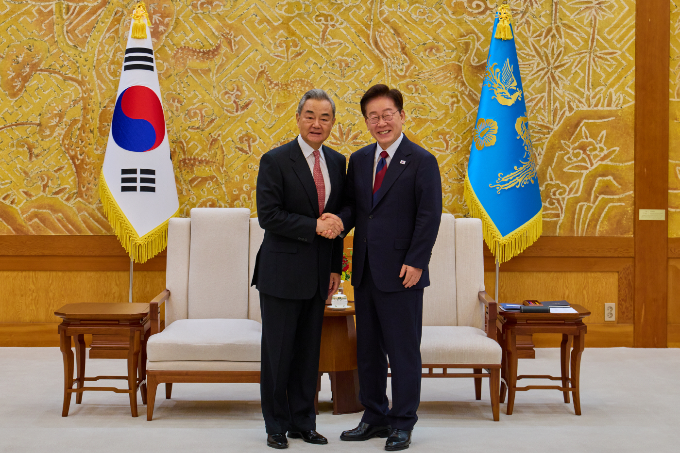 이재명 대통령, 왕이 외교부장 접견<YONHAP NO-4507>