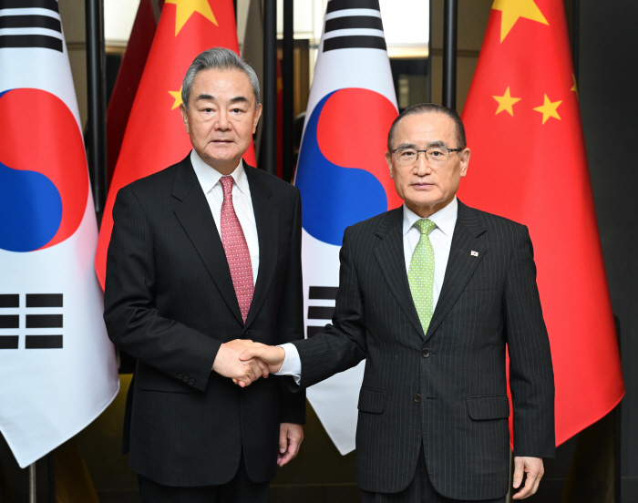 위성락 안보실장, 왕이 외교부장과 회담