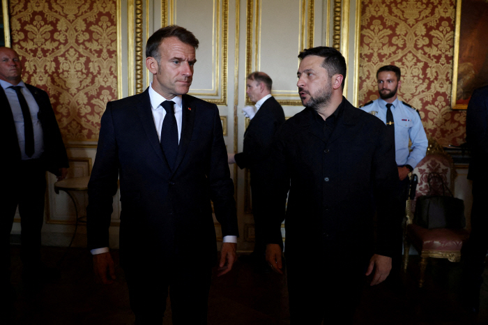UKRAINE-CRISIS/ZELENSKIY-MACRON