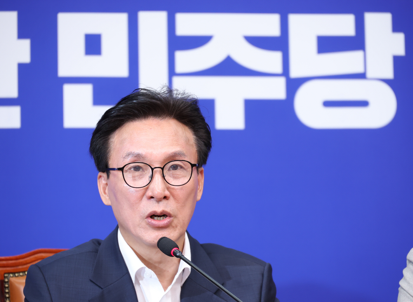 국회에서 열린 첫 최고위원회의에서 발언하는 김...<YONHAP NO-4499>