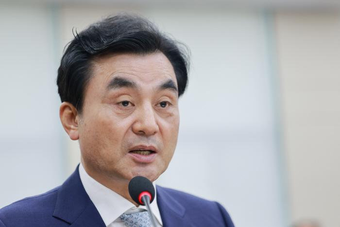 결산보고하는 안규백 국방장관<YONHAP NO-2793>