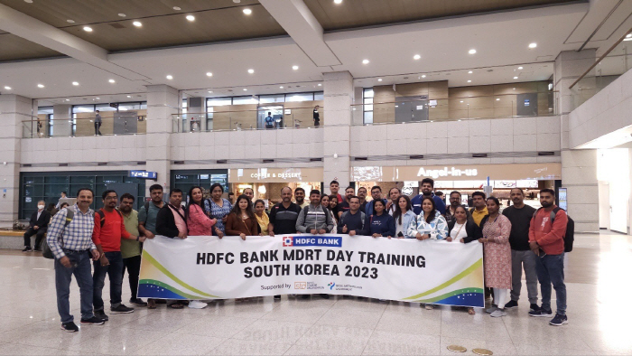 (사진1) 인도 HDFC 은행 인센티브 단체 사진