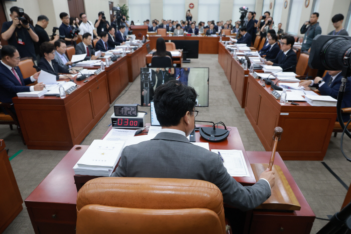 국회 국방위원회 전체회의<YONHAP NO-2331>