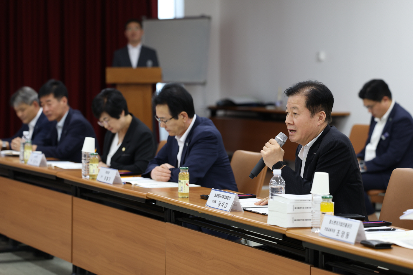 사진2. 25일(화) 강석진 중진공 이사장이 간담회에서 발언하고 있다