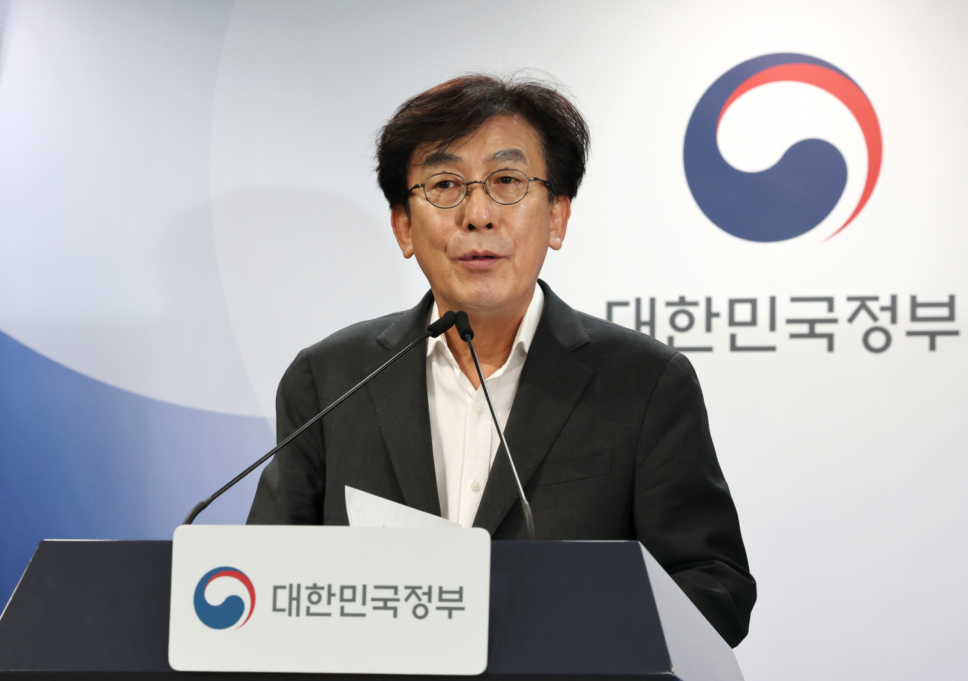의료혁신위원회 논의결과 브리핑하는 정기현 위원장<YONHAP NO-4207>