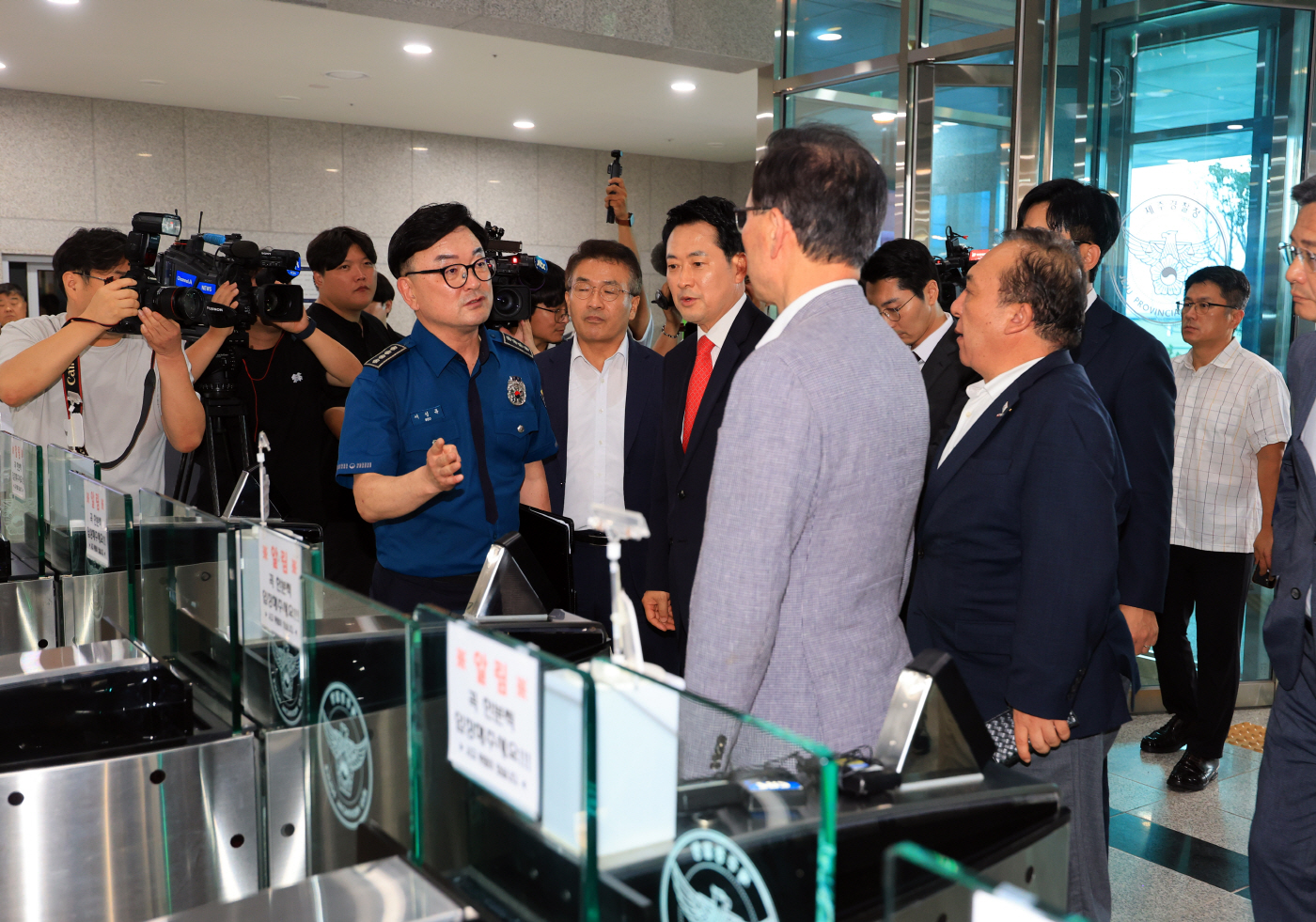 제주경찰청 찾은 장동혁 대표<YONHAP NO-5590>