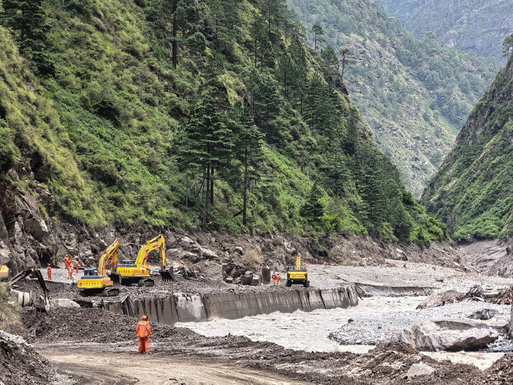 NEPAL-FLOODS/CHINA <YONHAP NO-0030> (via REUTERS)
