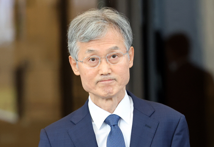 퇴근하는 조희대 대법원장