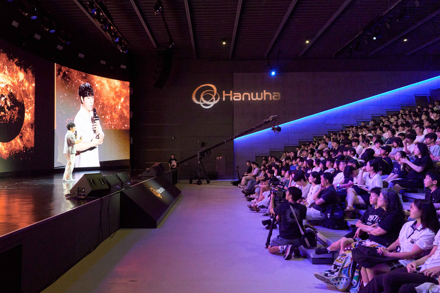 사진2_지난_29일,_서울_큐브컨벤션센터에서_개최된_‘한화_우주_컨퍼런스Space,_with_us’에서_과학_커뮤니케이터