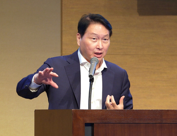 최태원 대한상의 회장이 개회사를 하고 있다.