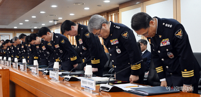 [포토]제주 실종사건 관련 고개숙인 유재성 직무대행과 경찰지도부들
