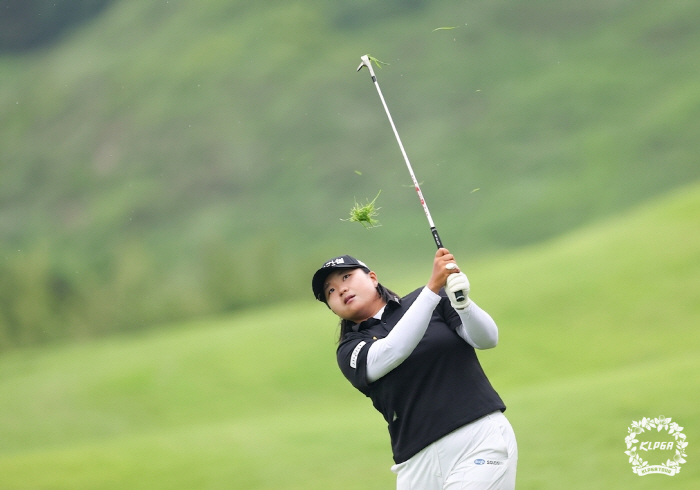 8타 줄인 <b>신다인</b>, KG 레이디스 오픈 <b>2연패</b>