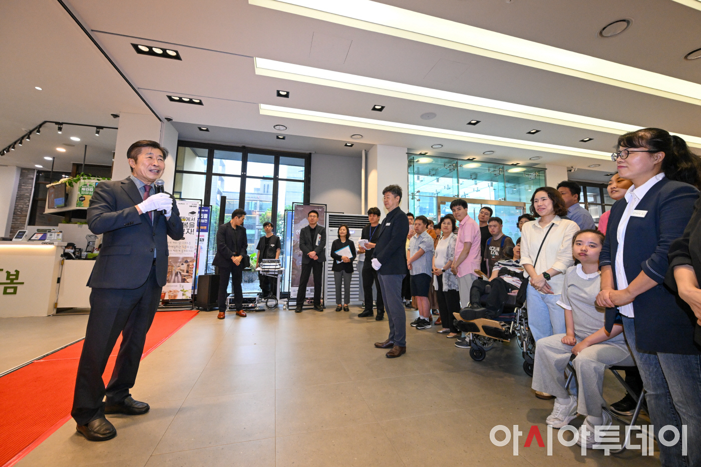 전성수 서초구청장, 서초연대 장애인 예술작품 전시회