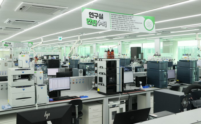 [대상 보도사진] 대상, 첨단 분석 시스템 구축… R&D 고도화 나선다_1_대상이노파크 분석 연구실 전경