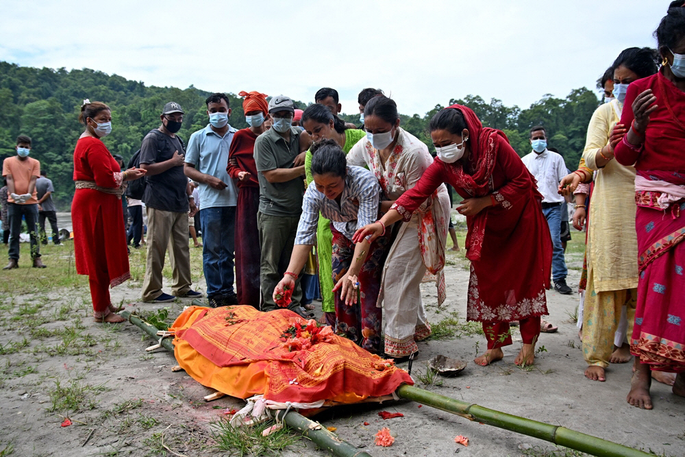 NEPAL-DISASTER-FLOOD <YONHAP NO-4913> (AFP)