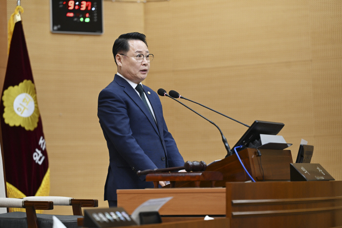260901_303회정례회 개회사_성중기_