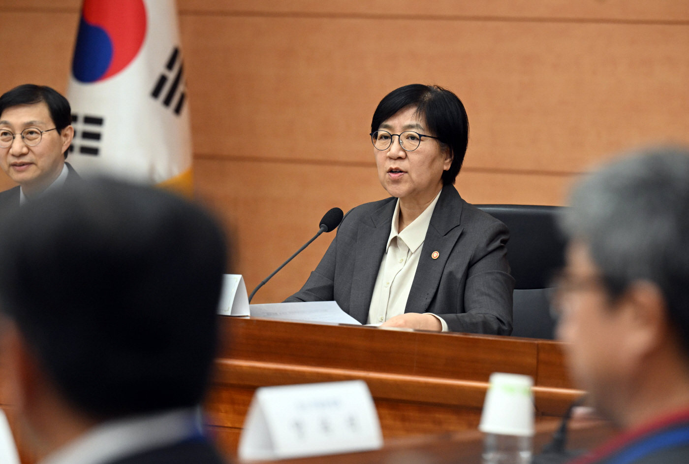 국민연금기금운용위원회에서 발언하는 정은경 장관