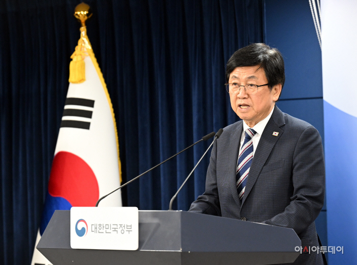 [포토]거점국립대 패키지 지원대학 선정 결과 발표하는 최교진 장관