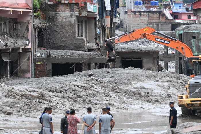 NEPAL-WEATHER-LANDSLIDE-FLOODS <YONHAP NO-4056> (AFP)