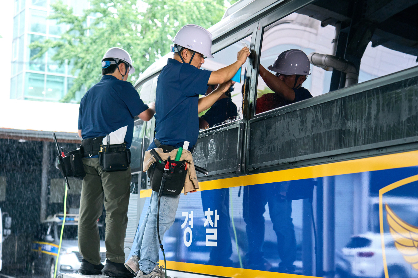 (사진1)경찰청 버스에 나노쿨링필름 시범 적용